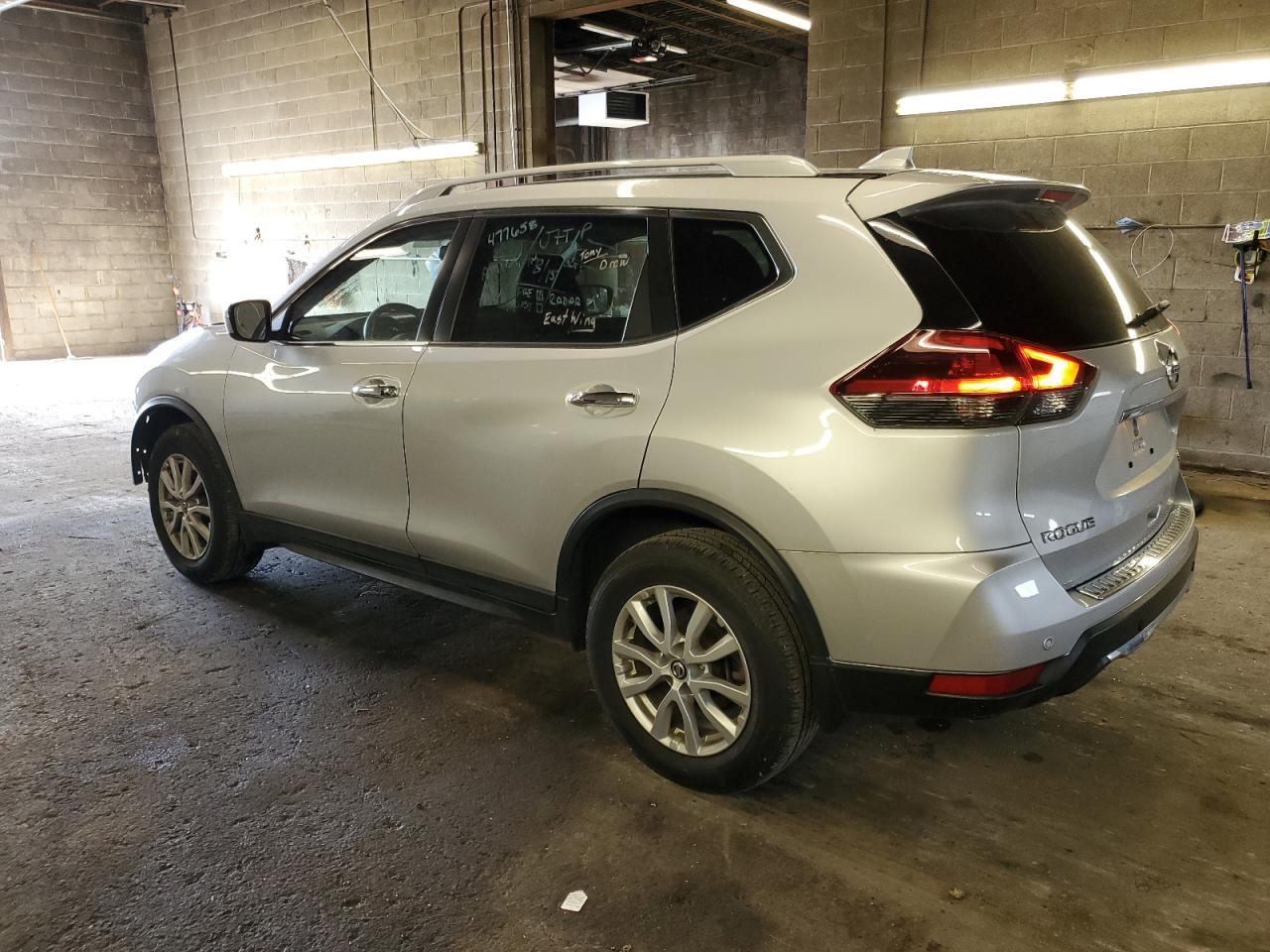 Изображение 2 2020 NISSAN ROGUE S 2020 с VIN KNMAT2MV4LP532313