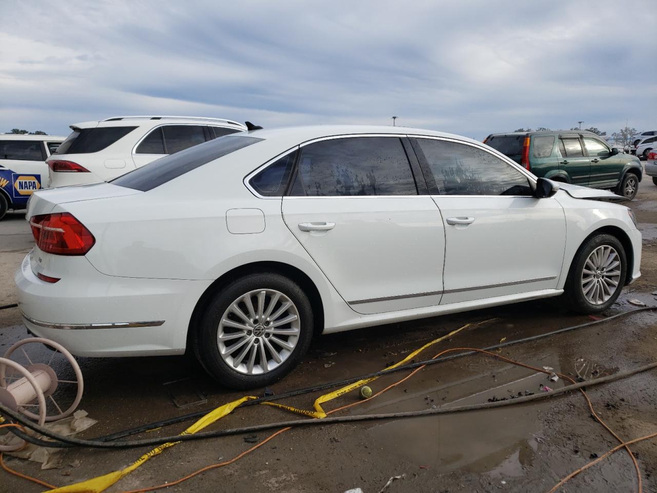 Изображение 3 2016 VOLKSWAGEN PASSAT SE 2016 с VIN 1VWBT7A32GC030513