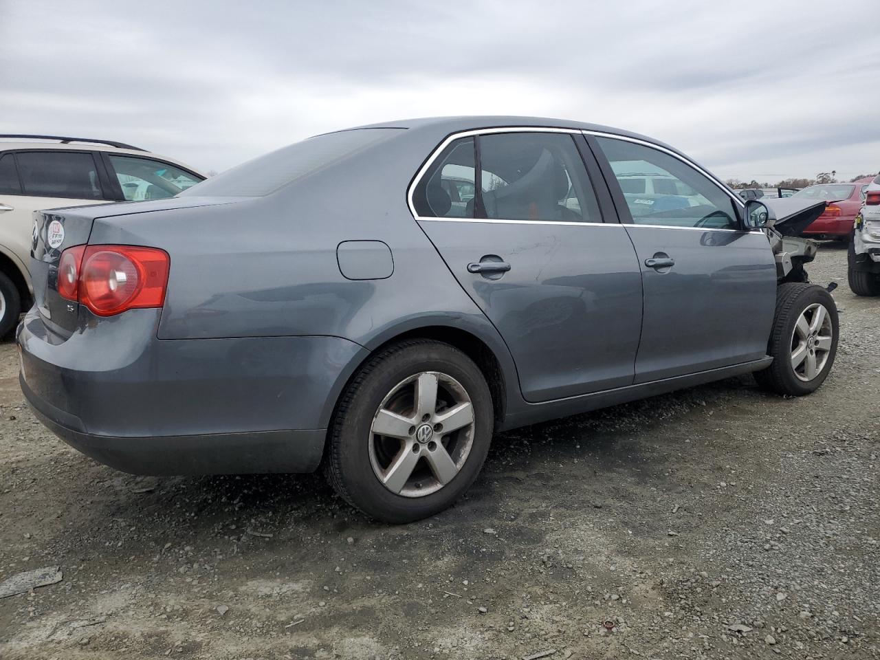 Image 3 of 2005 VOLKSWAGEN NEW JETTA 2.5L OPTION PACKAGE 1 2005 with VIN 3VWSG71K95M605598