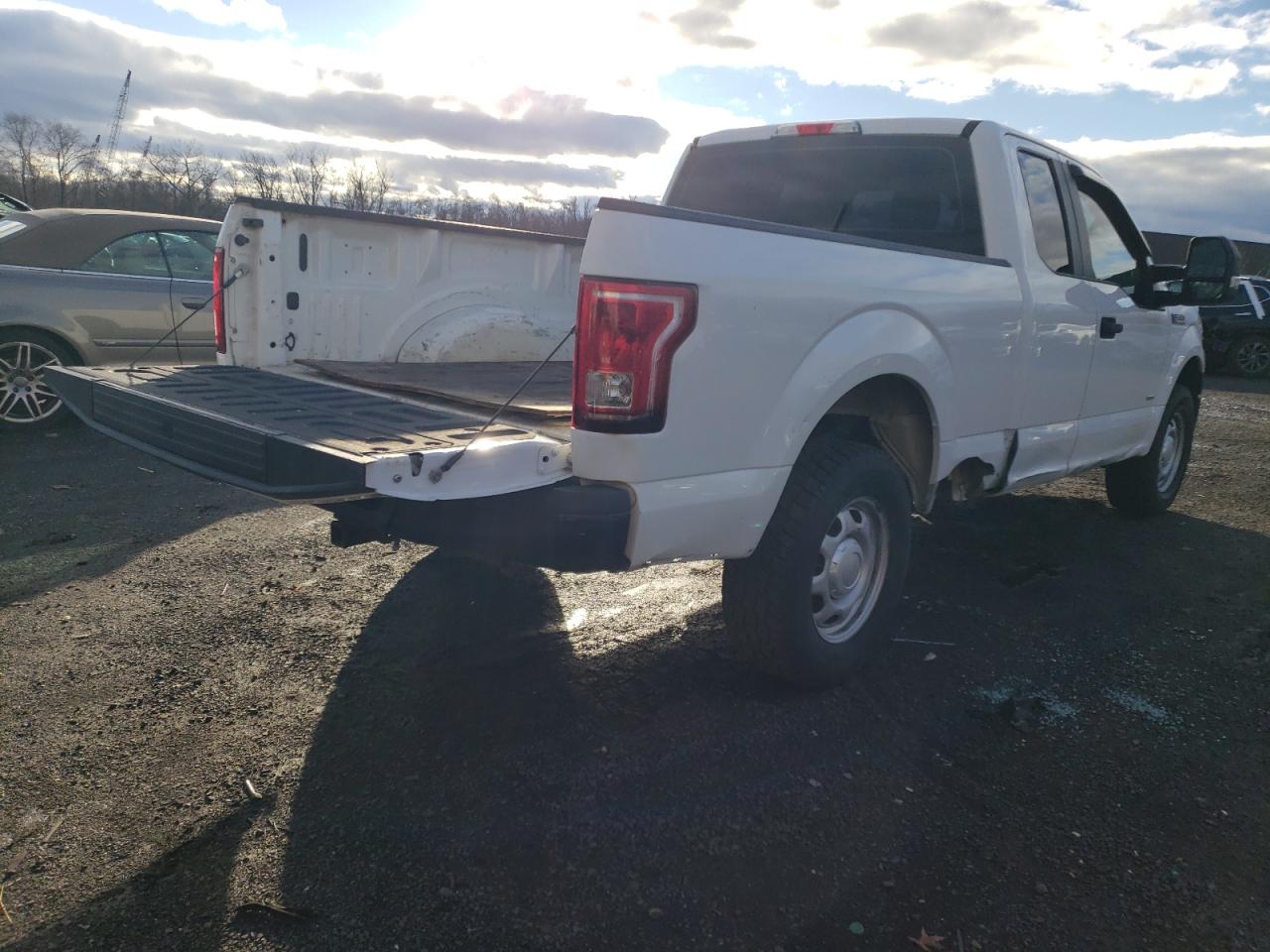 Obraz 3 z 2017 FORD F150 SUPER CAB 2017 z VIN 1FTEX1EP8HFC92292