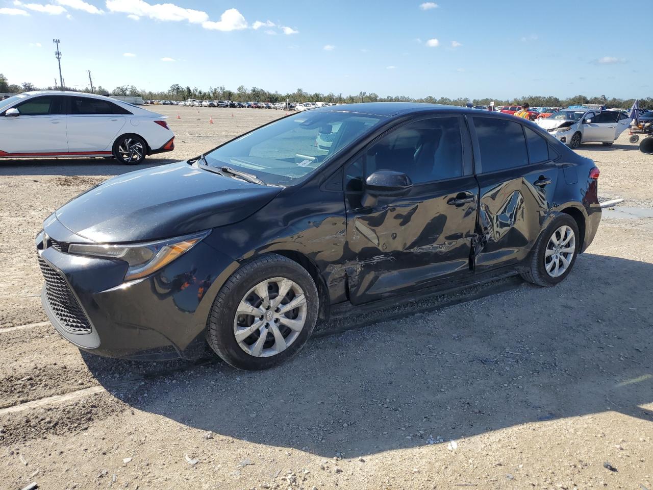 Image 1 of 2021 TOYOTA COROLLA LE 2021 with VIN 5YFEPMAE4MP156072