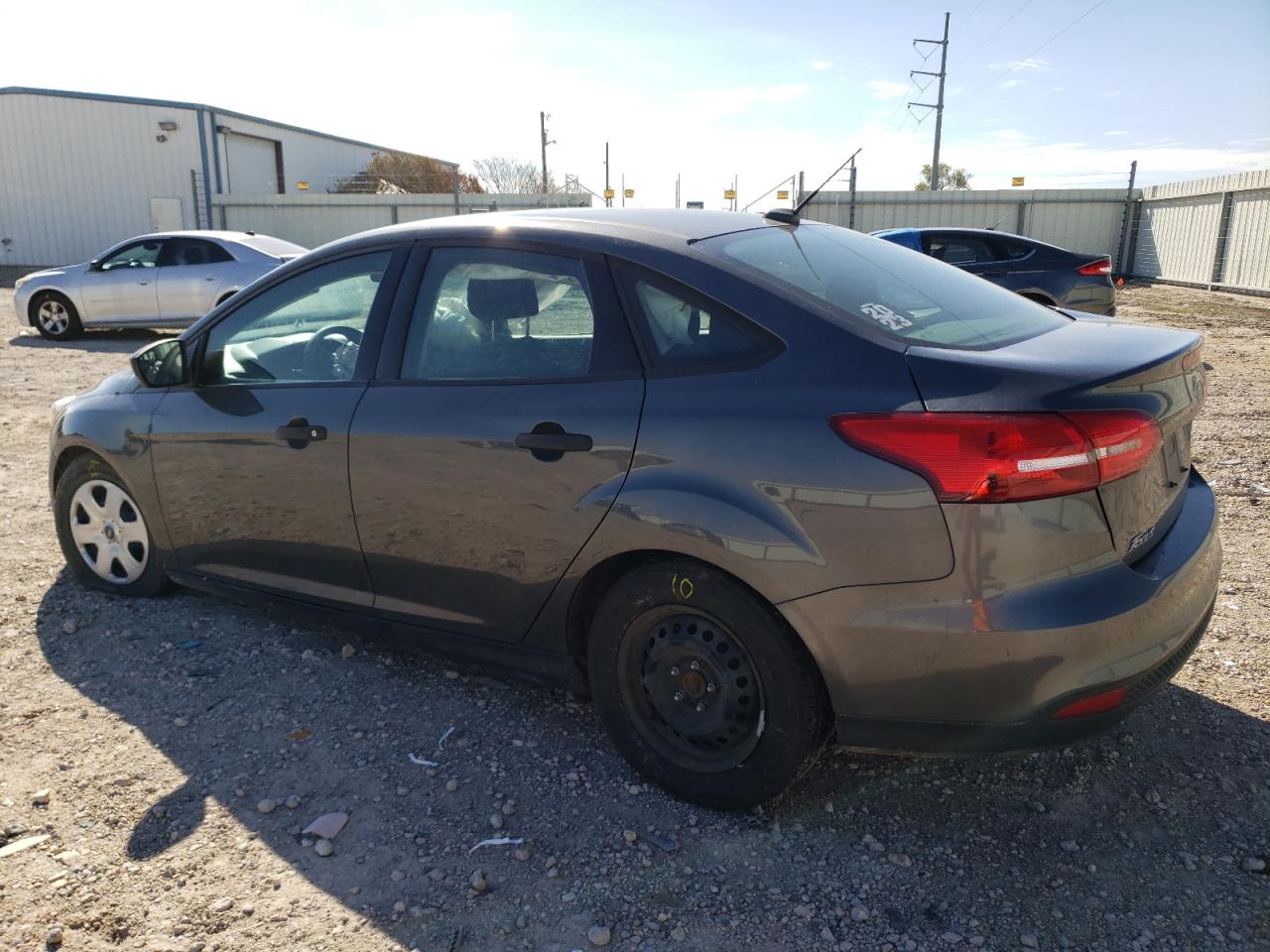 Изображение 2 2018 FORD FOCUS S 2018 с VIN 1FADP3E26JL311155
