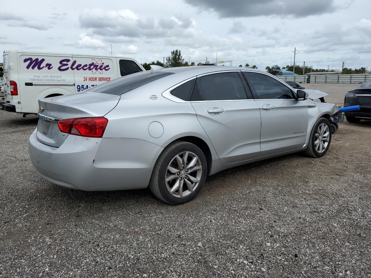 Obraz 3 z 2017 CHEVROLET IMPALA LT 2017 z VIN 2G1105SA7H9166906