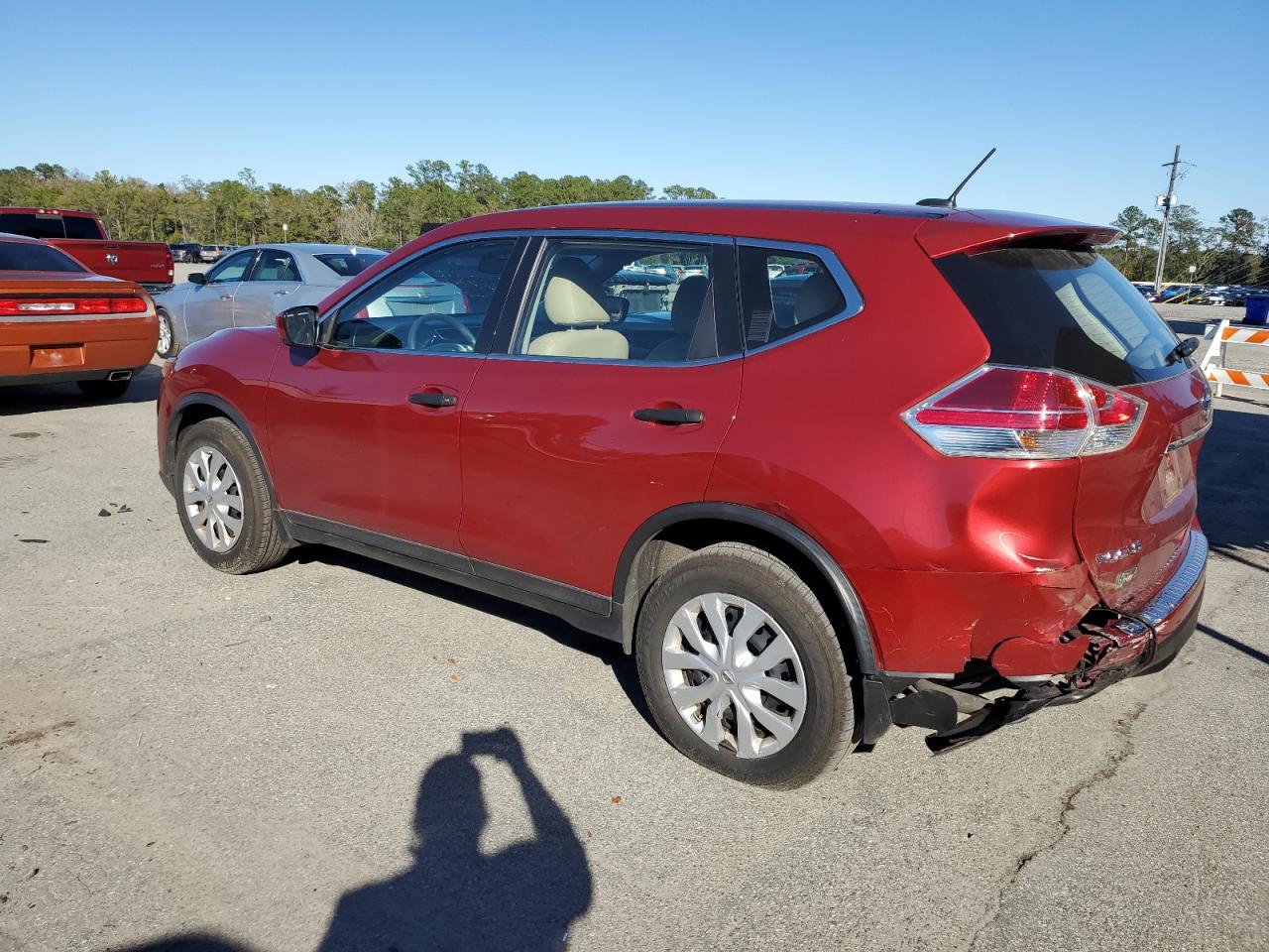 Image 2 of 2016 NISSAN ROGUE S 2016 with VIN KNMAT2MT2GP642720
