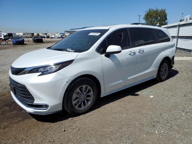 Изображение 1 2022 TOYOTA SIENNA XLE 2022 с VIN 5TDJRKEC7NS086033
