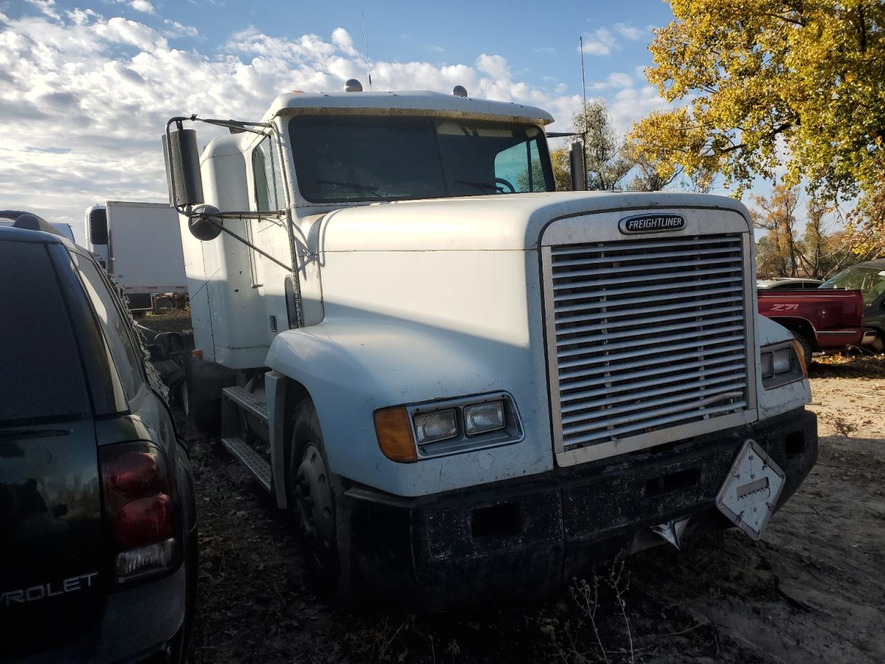 Image 1 of 1996 FREIGHTLINER CONVENTIONAL FLD120 1996 with VIN 1FUYDDYB7TH637132