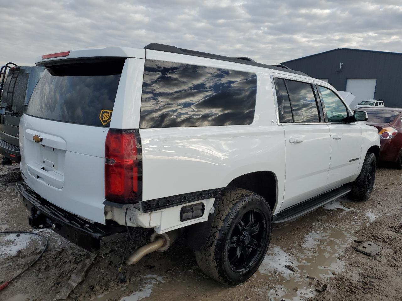 Изображение 3 2018 CHEVROLET SUBURBAN K1500 LT 2018 с VIN 1GNSKHKC7JR186438