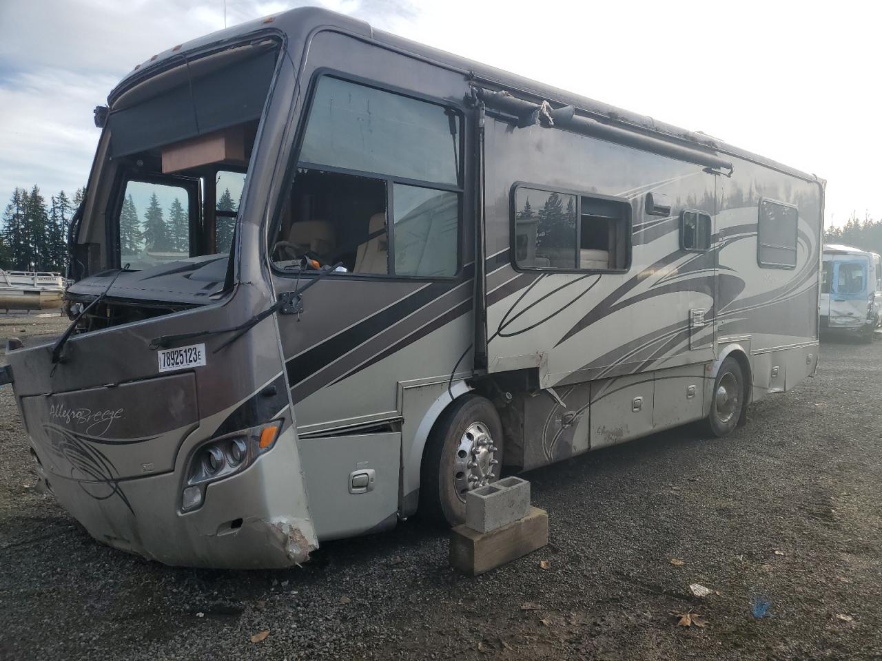 Image 2 of 2011 TIFFIN MOTORHOMES INC BREEZE  2011 with VIN 5VBRC93A7BA113553