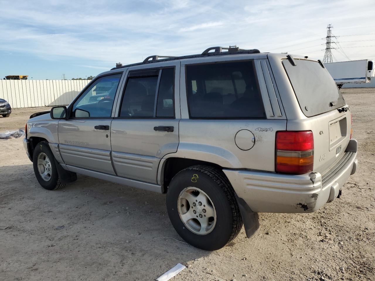 Image 2 of 1998 JEEP GRAND CHEROKEE LAREDO 1998 with VIN 1J4GZ48S2WC251928