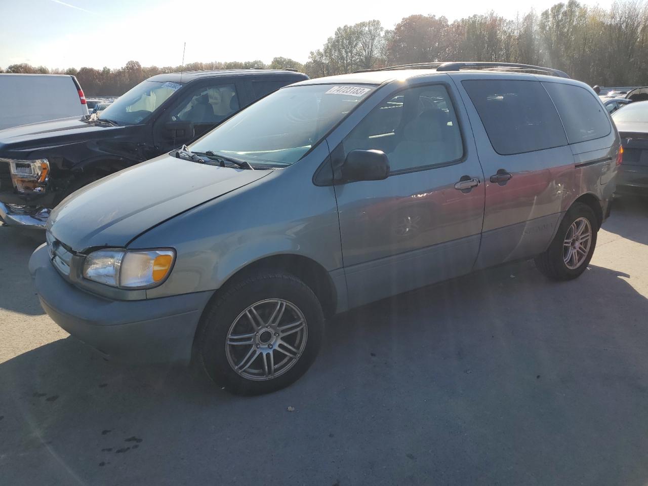 Image 1 of 2000 TOYOTA SIENNA LE 2000 with VIN 4T3ZF13C8YU214226