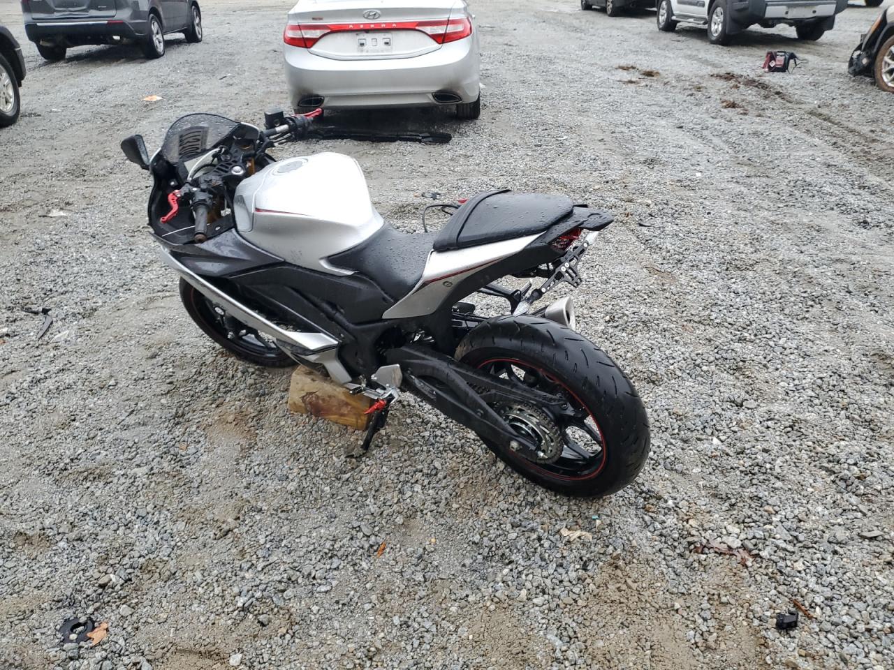 Image 3 of 2020 YAMAHA YZFR3 A 2020 with VIN MH3RH18Y4LK004711