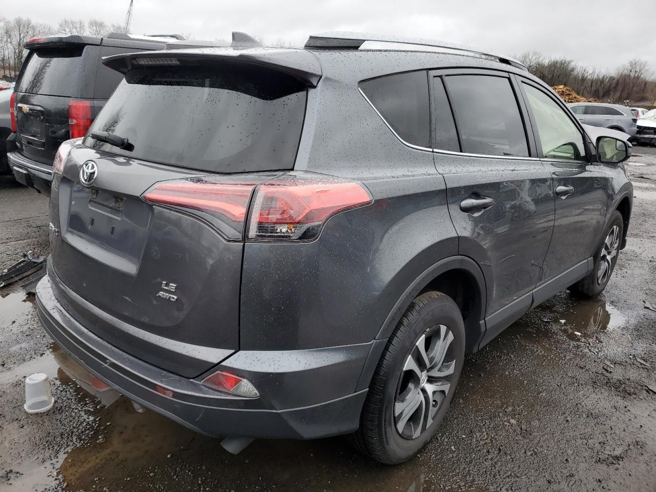 Obraz 3 z 2018 TOYOTA RAV4 LE 2018 z VIN JTMBFREV6JJ232243