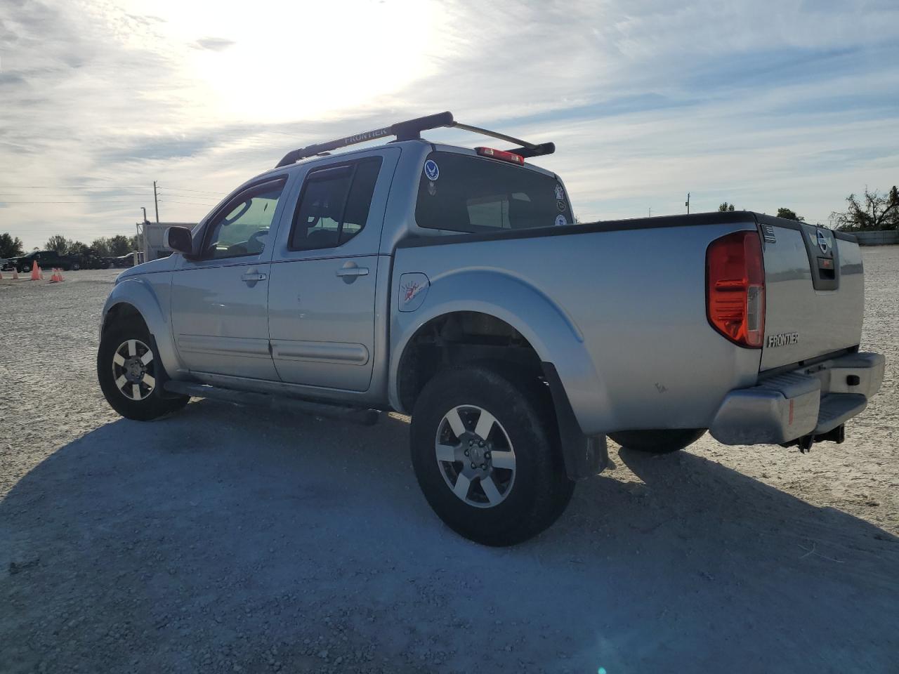 Image 2 of 2007 NISSAN FRONTIER CREW CAB LE 2007 with VIN 1N6AD07W77C453508