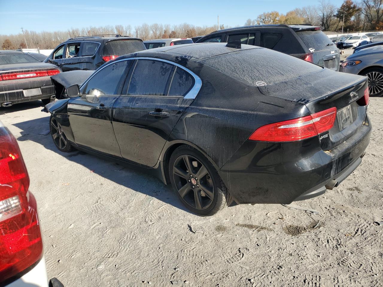 Obraz 2 z 2017 JAGUAR XE  2017 z VIN SAJAR4BG3HA960366