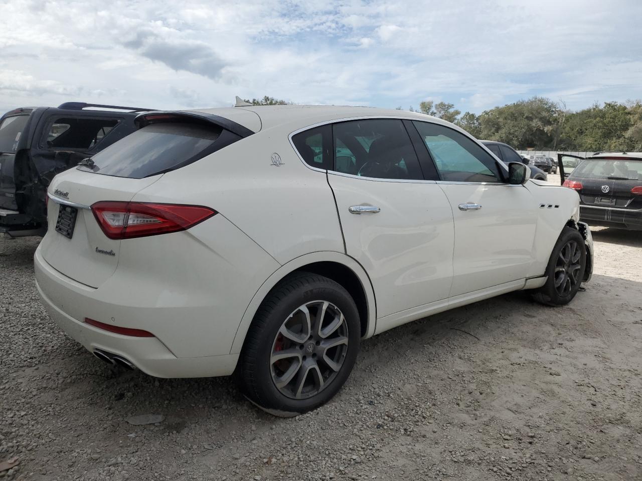 Изображение 3 2019 MASERATI LEVANTE  2019 с VIN ZN661XUA2KX313031