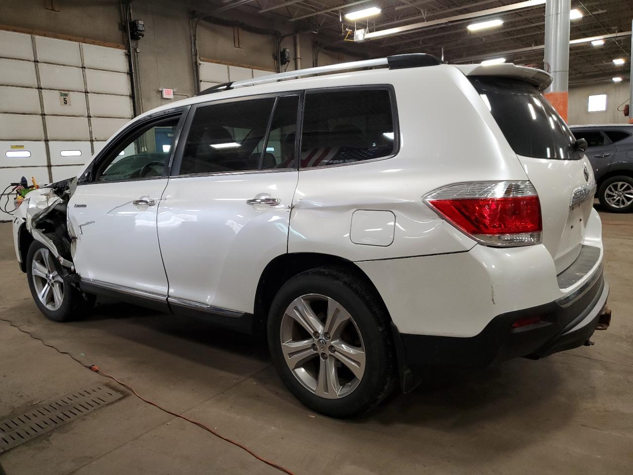 Image 2 of 2013 TOYOTA HIGHLANDER LIMITED 2013 with VIN 5TDDK3EH8DS243120