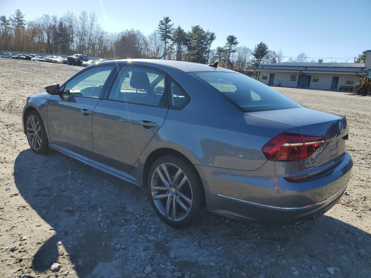 Obraz 2 z 2018 VOLKSWAGEN PASSAT S 2018 z VIN 1VWAA7A38JC010601
