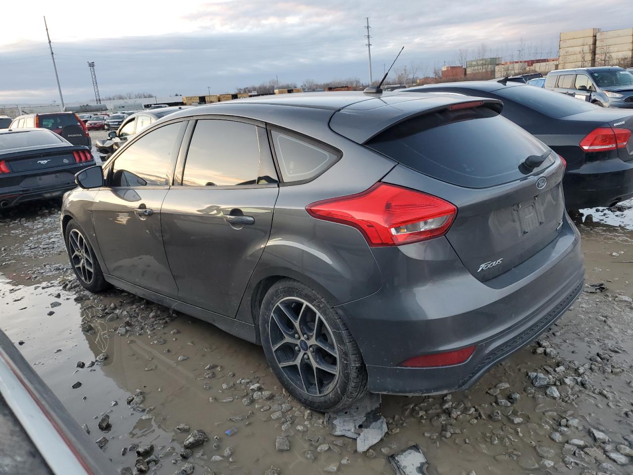 Image 2 of 2015 FORD FOCUS SE 2015 with VIN 1FADP3K20FL254169