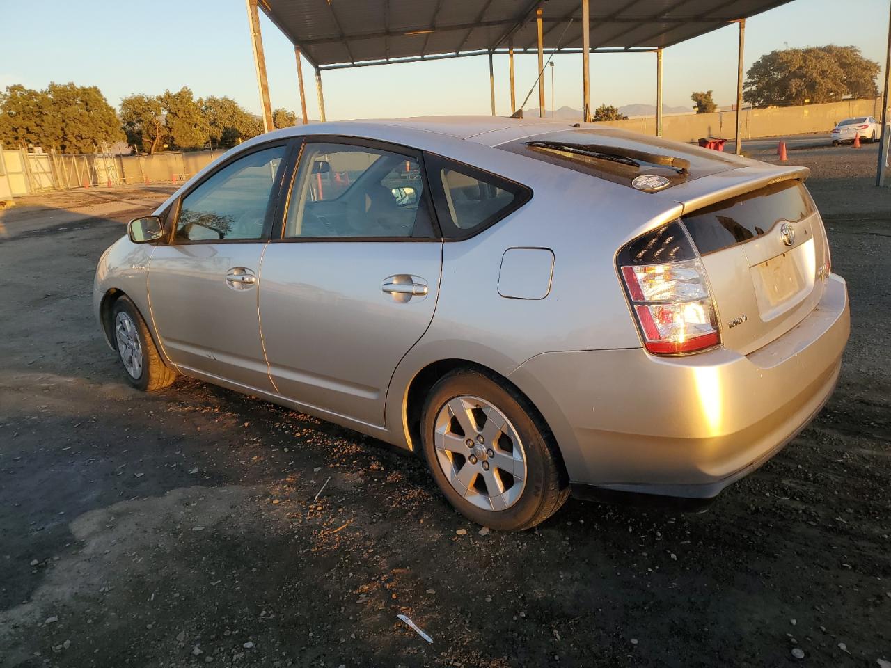 Obraz 2 z 2005 TOYOTA PRIUS  2005 z VIN JTDKB20U557041238