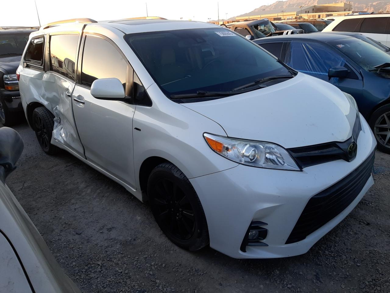 Obraz 2 z 2018 TOYOTA SIENNA XLE 2018 z VIN 5TDDZ3DC0JS206740