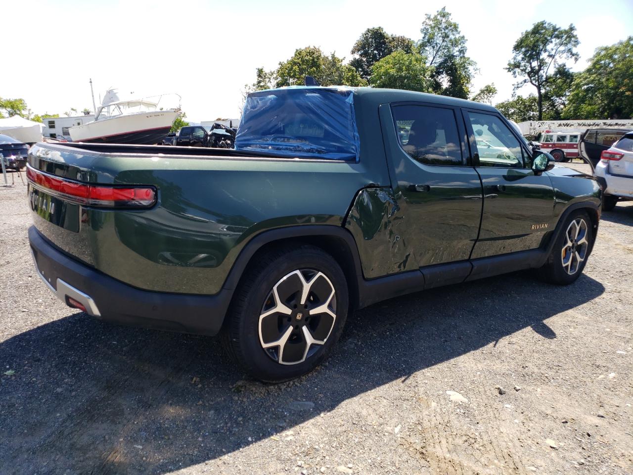 Изображение 3 2022 RIVIAN R1T ADVENTURE 2022 с VIN 7FCTGAAA7NN015296