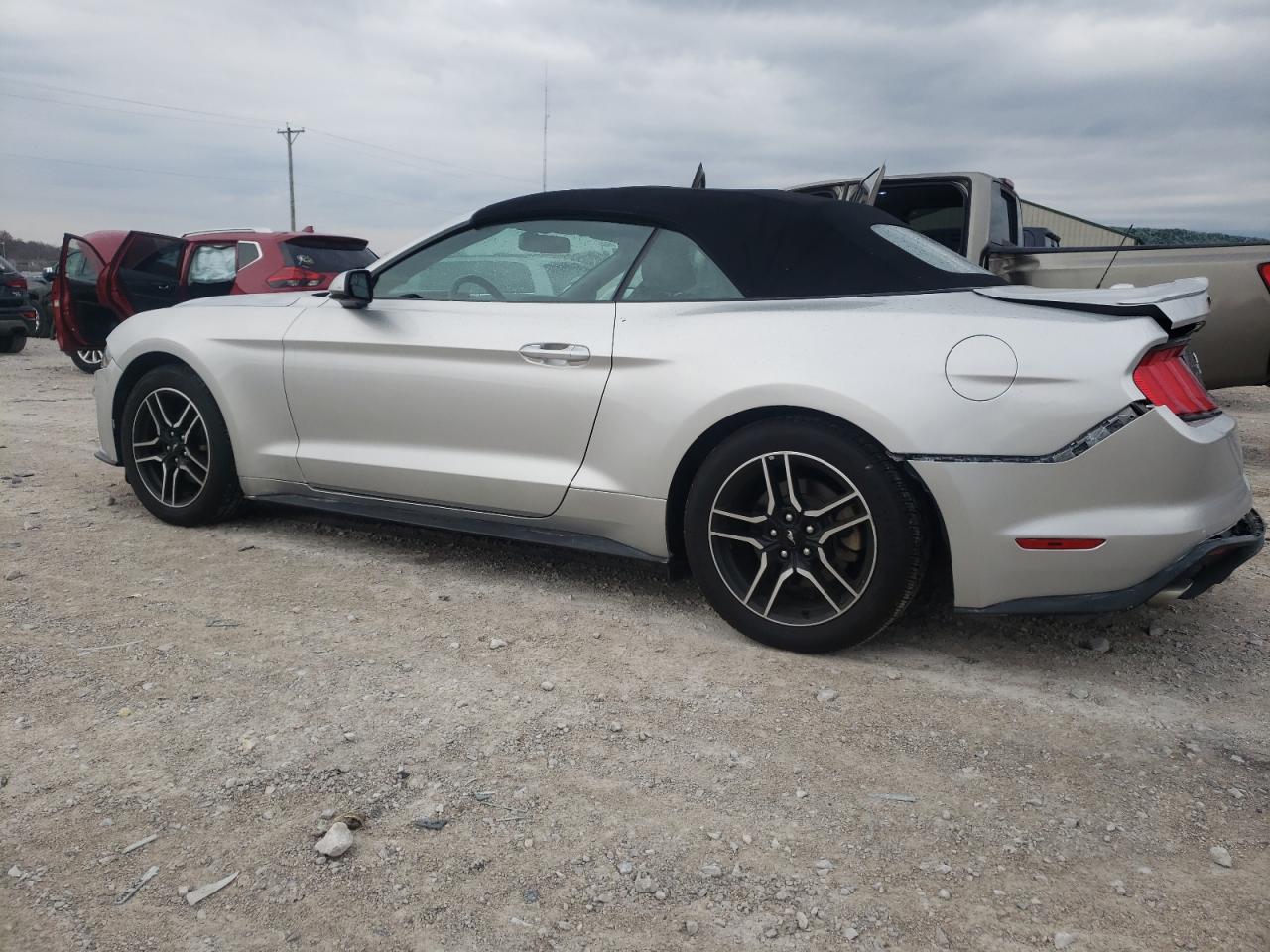 Obraz 2 z 2019 FORD MUSTANG  2019 z VIN 1FATP8UH0K5170863
