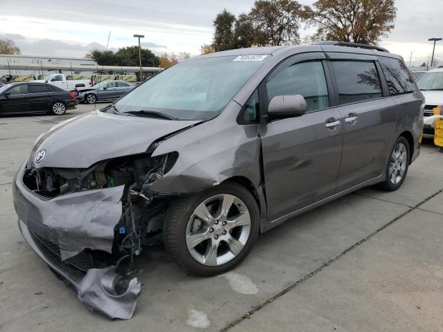 Изображение 2014 TOYOTA SIENNA SPORT 2014