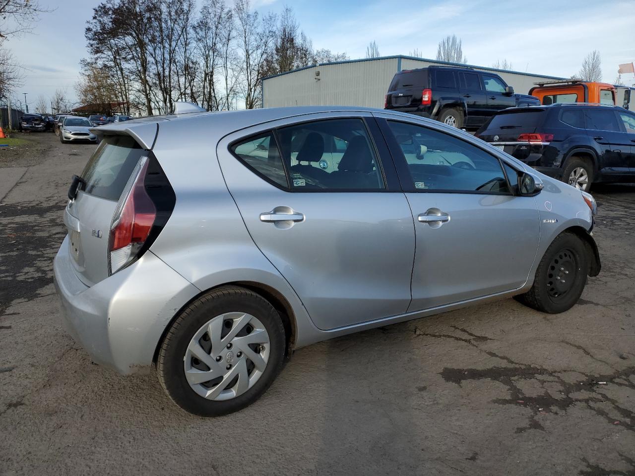 Изображение 3 2015 TOYOTA PRIUS C  2015 с VIN JTDKDTB31F1584188