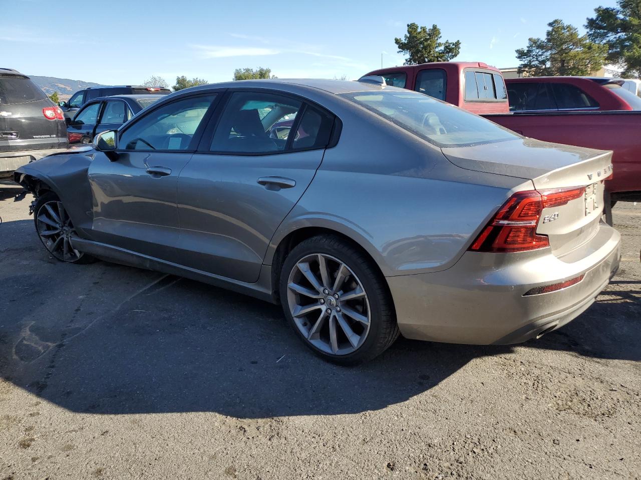 Obraz 2 z 2019 VOLVO S60 T5 MOMENTUM 2019 z VIN 7JR102FK4KG003777