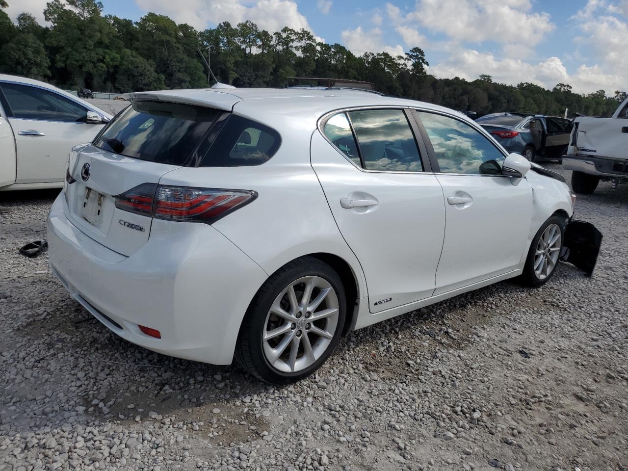 Image 3 of 2013 LEXUS CT 200 2013 with VIN JTHKD5BH4D2147685