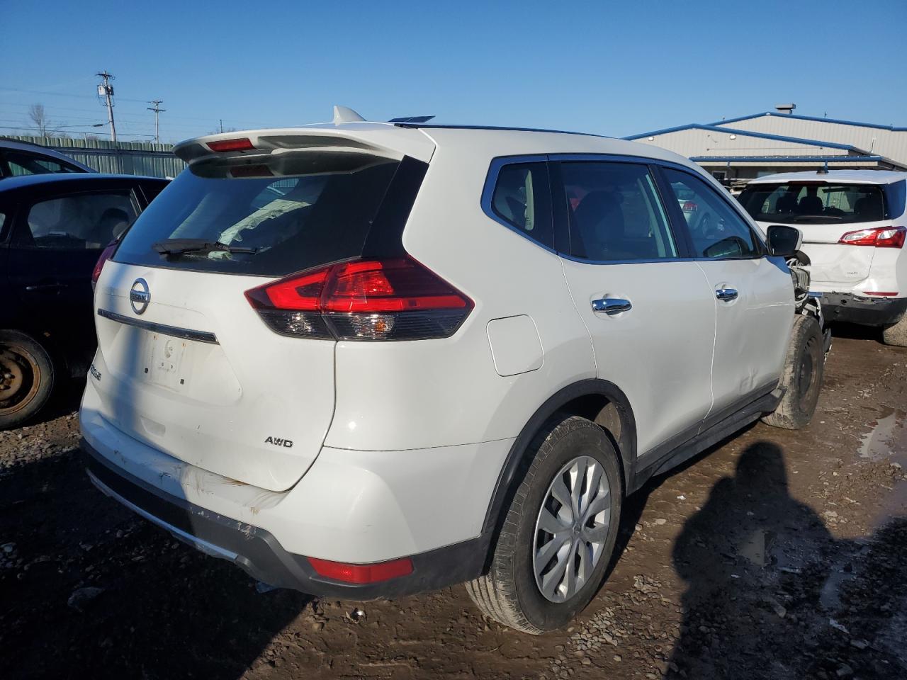 Image 3 of 2017 NISSAN ROGUE SV 2017 with VIN 5N1AT2MV9HC866881