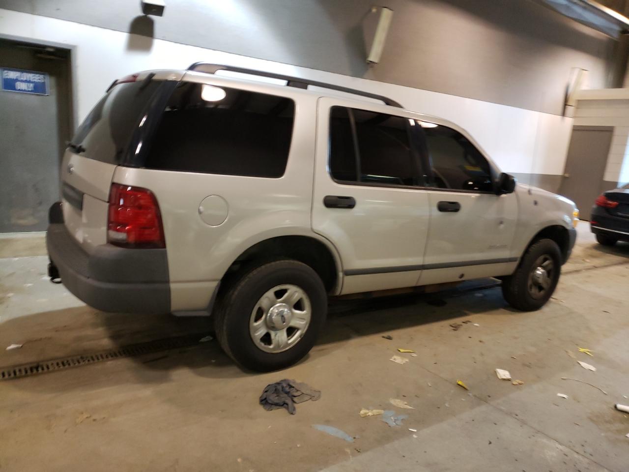 Obraz 3 z 2004 FORD EXPLORER XLS 2004 z VIN 1FMZU72K74UB63676