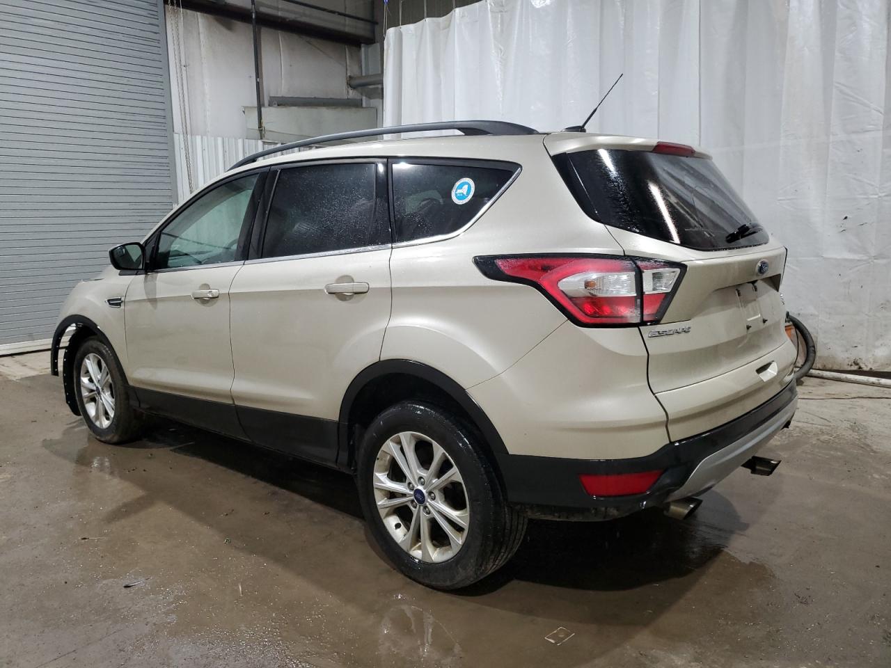 Изображение 2 2018 FORD ESCAPE SE 2018 с VIN 1FMCU9GD7JUA77890