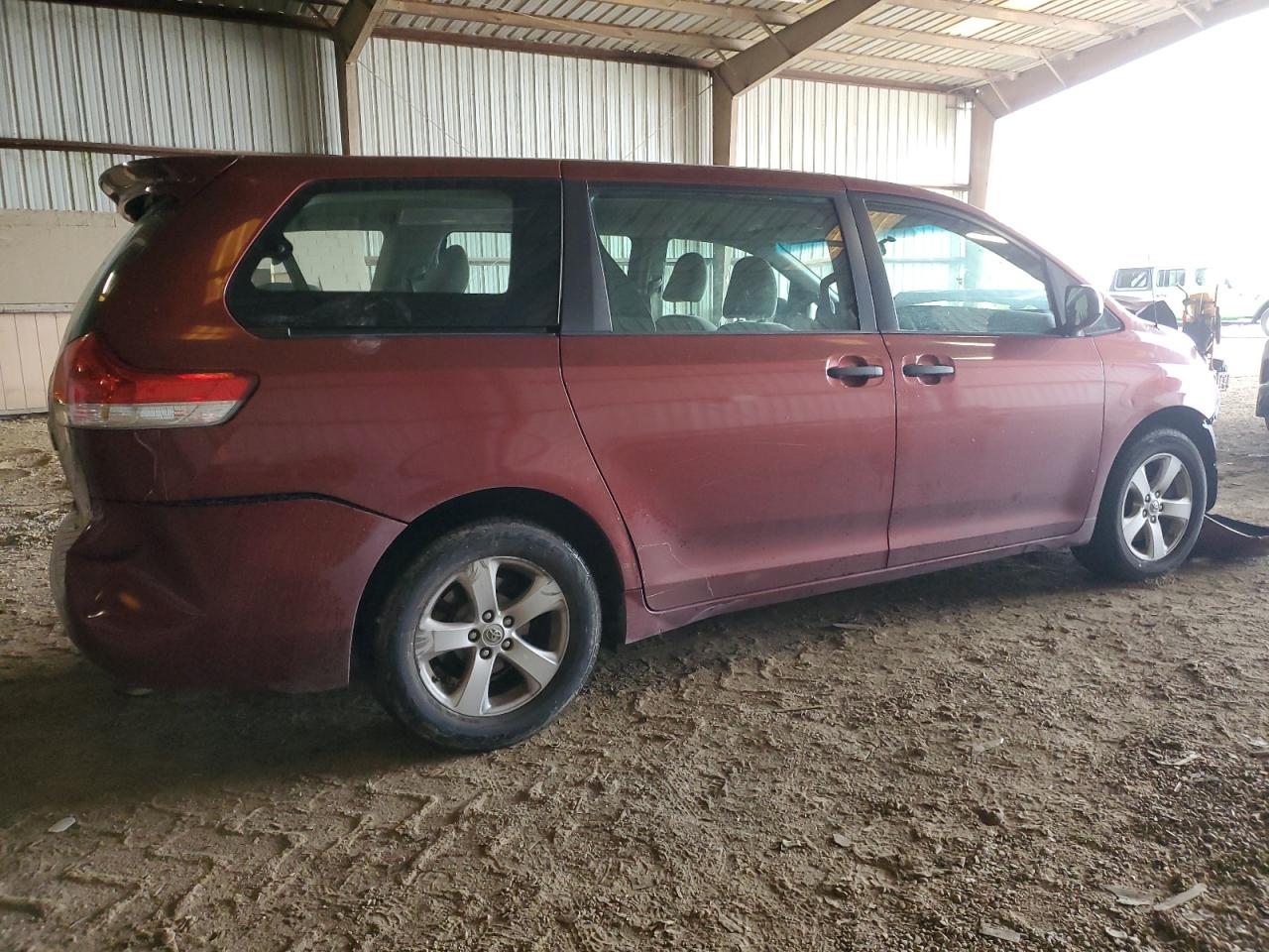 Image 3 of 2012 TOYOTA SIENNA BASE 2012 with VIN 5TDKA3DC1CS013224
