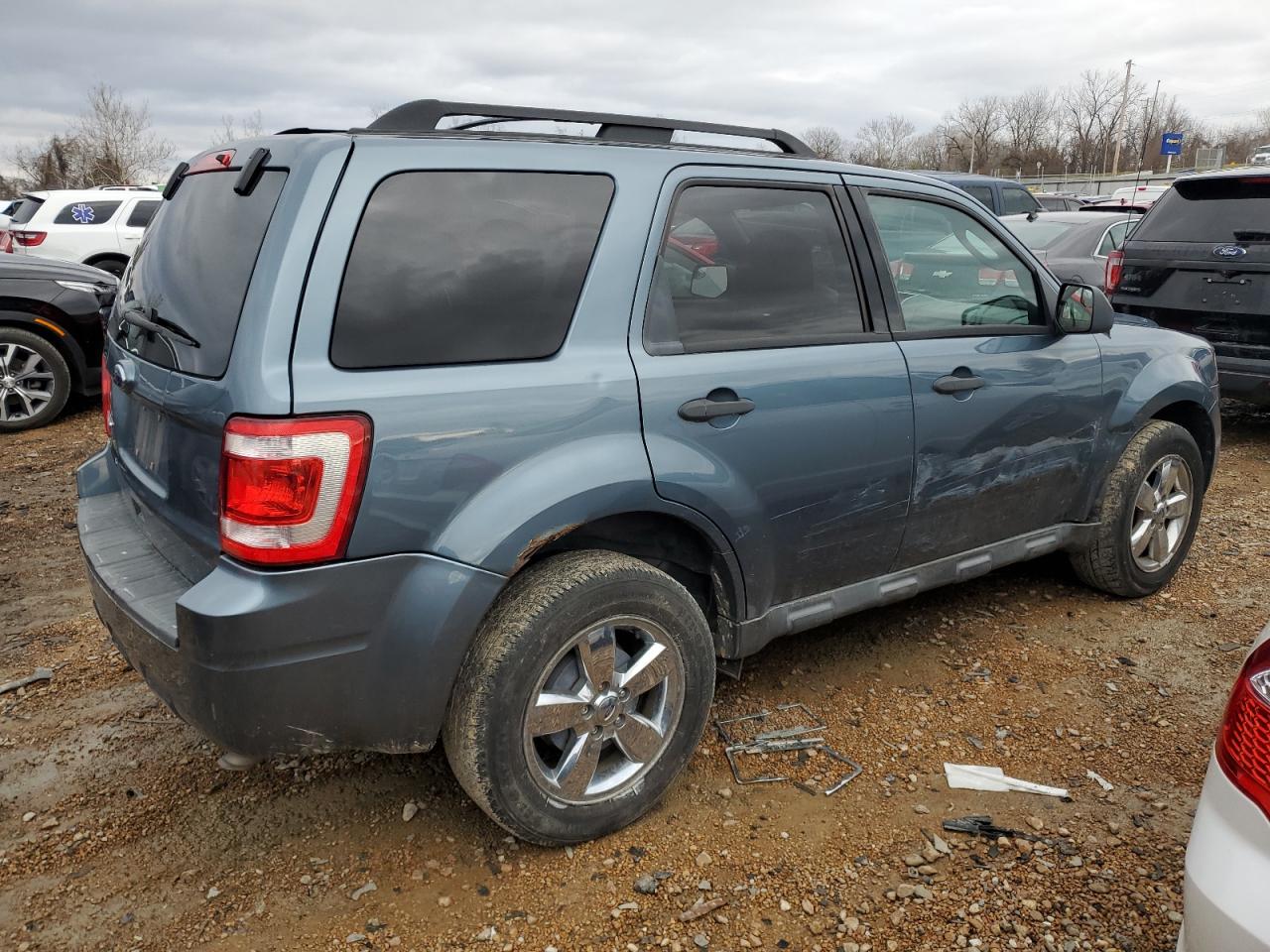 Image 3 of 2010 FORD ESCAPE XLT 2010 with VIN 1FMCU0D78AKA33211