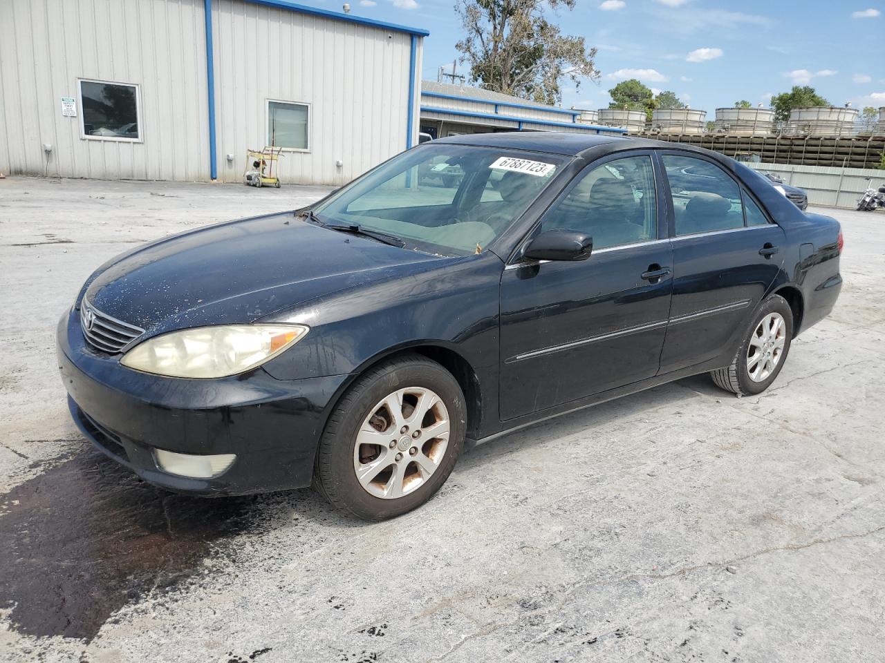 Obraz 1 z 2005 TOYOTA CAMRY LE 2005 z VIN JTDBE30K053024642