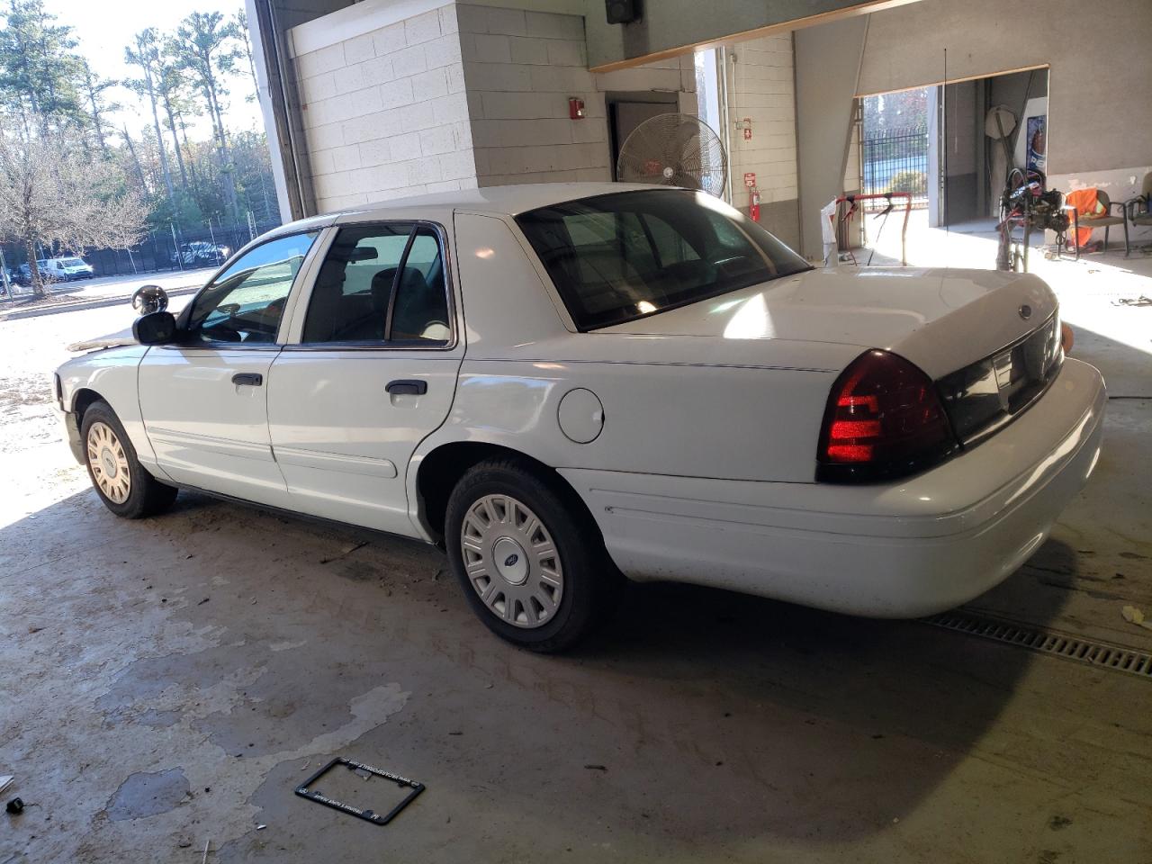 Image 2 of 2005 FORD CROWN VICTORIA POLICE INTERCEPTOR 2005 with VIN 2FAFP71W25X149560