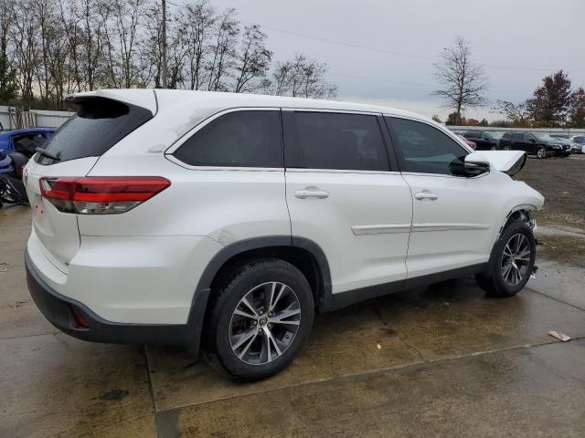 Image 3 of 2019 TOYOTA HIGHLANDER LE 2019 with VIN 5TDBZRFH1KS705681