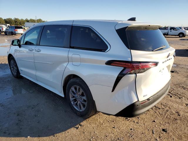 Image 2 of 2021 TOYOTA SIENNA XLE 2021 with VIN 5TDYRKEC4MS017457