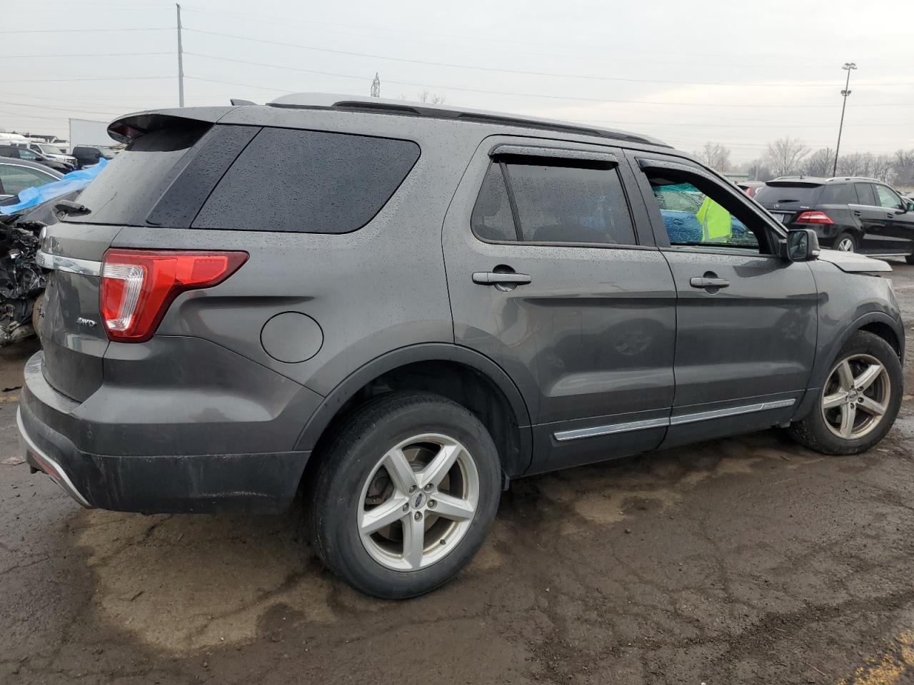 Image 3 of 2017 FORD EXPLORER XLT 2017 with VIN 1FM5K8D87HGD37231