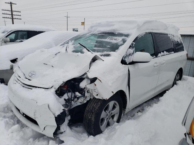 2016 TOYOTA SIENNA LE 2016 image