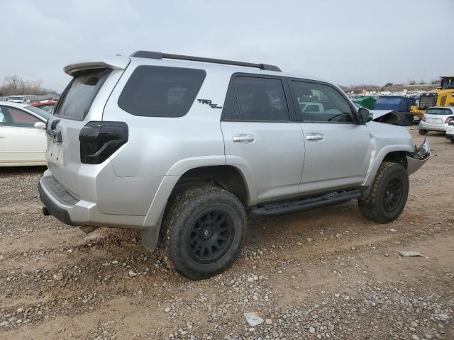 Obraz 3 z 2020 TOYOTA 4RUNNER SR5/SR5 PREMIUM 2020 z VIN JTEBU5JR7L5752398