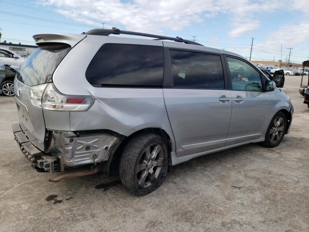 Image 3 of 2011 TOYOTA SIENNA SPORT 2011 with VIN 5TDXK3DC9BS164684