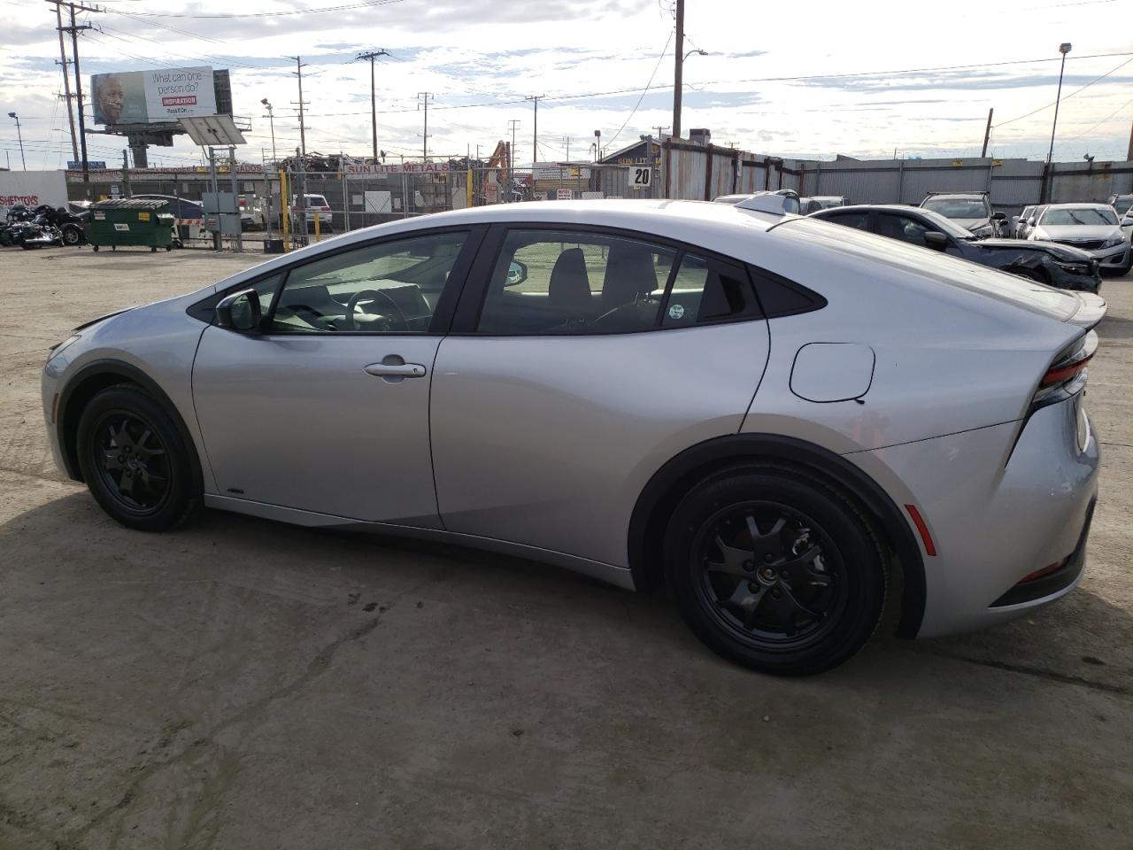 Obraz 2 z 2023 TOYOTA PRIUS LE 2023 z VIN JTDADABU3P3004504