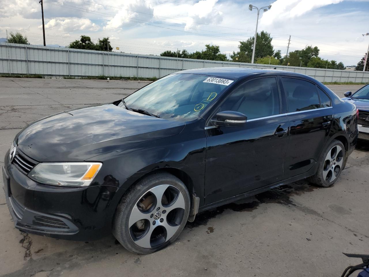 Image 1 of 2013 VOLKSWAGEN JETTA SE 2013 with VIN 3VWBX7AJ7DM411612