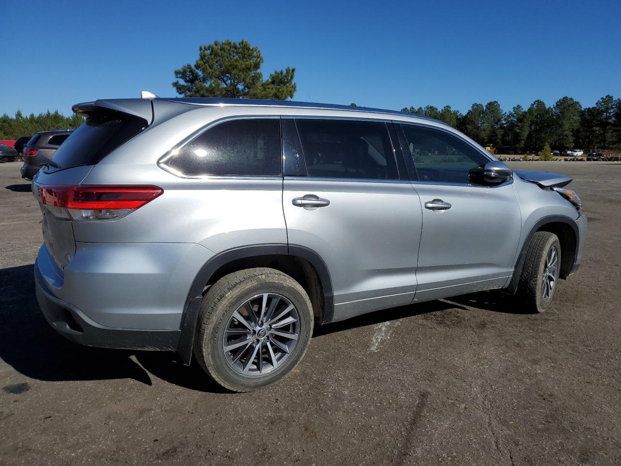 Obraz 3 z 2017 TOYOTA HIGHLANDER SE 2017 z VIN 5TDKZRFH0HS192934