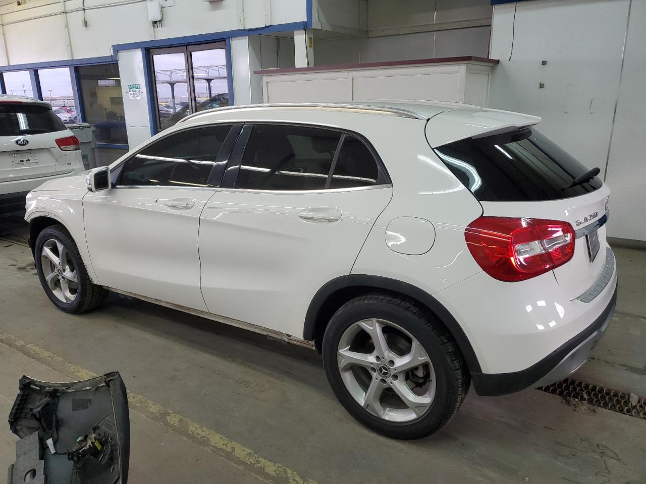 Image 2 of 2020 MERCEDES-BENZ GLA 250 2020 with VIN W1NTG4EB2LU030455