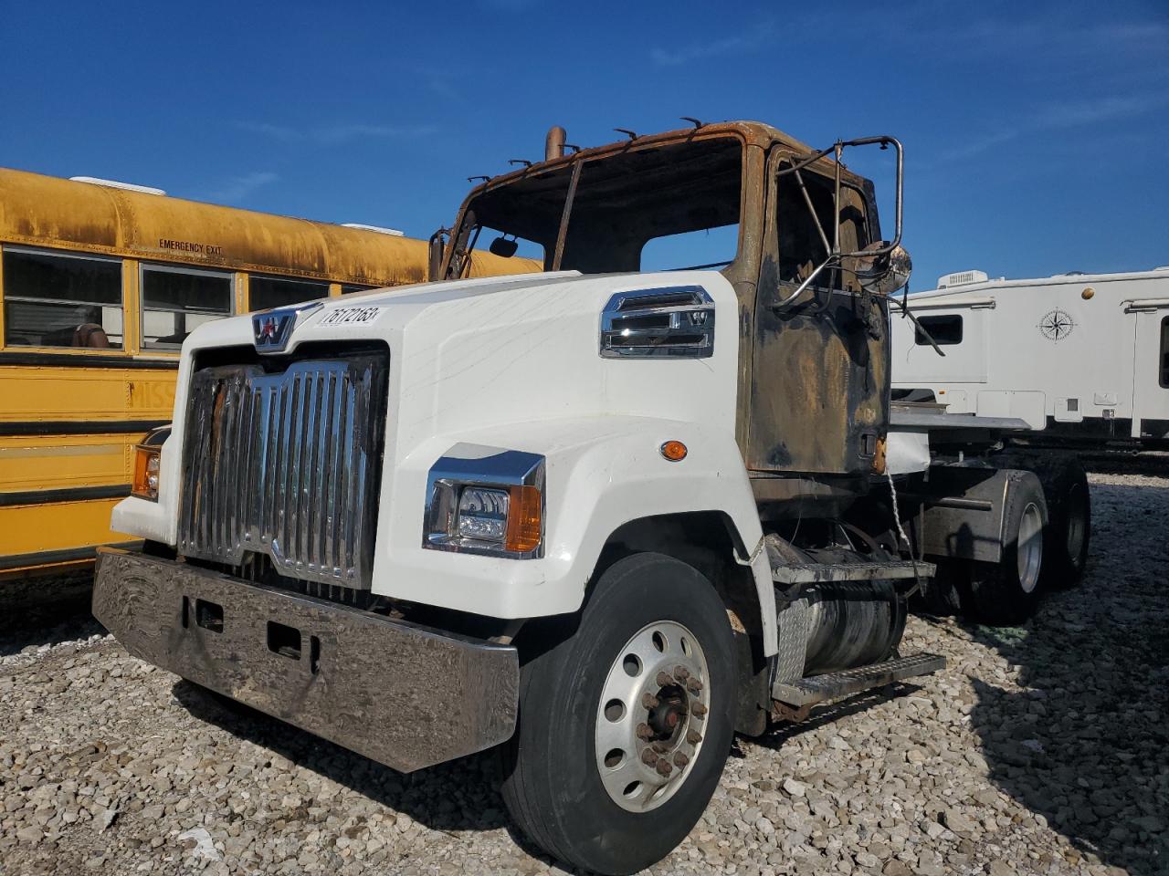 Изображение 2 2015 WESTERN STAR/AUTO CAR CONVENTIONAL 4700SF 2015 с VIN 5KJJAVDV9FLGJ8841