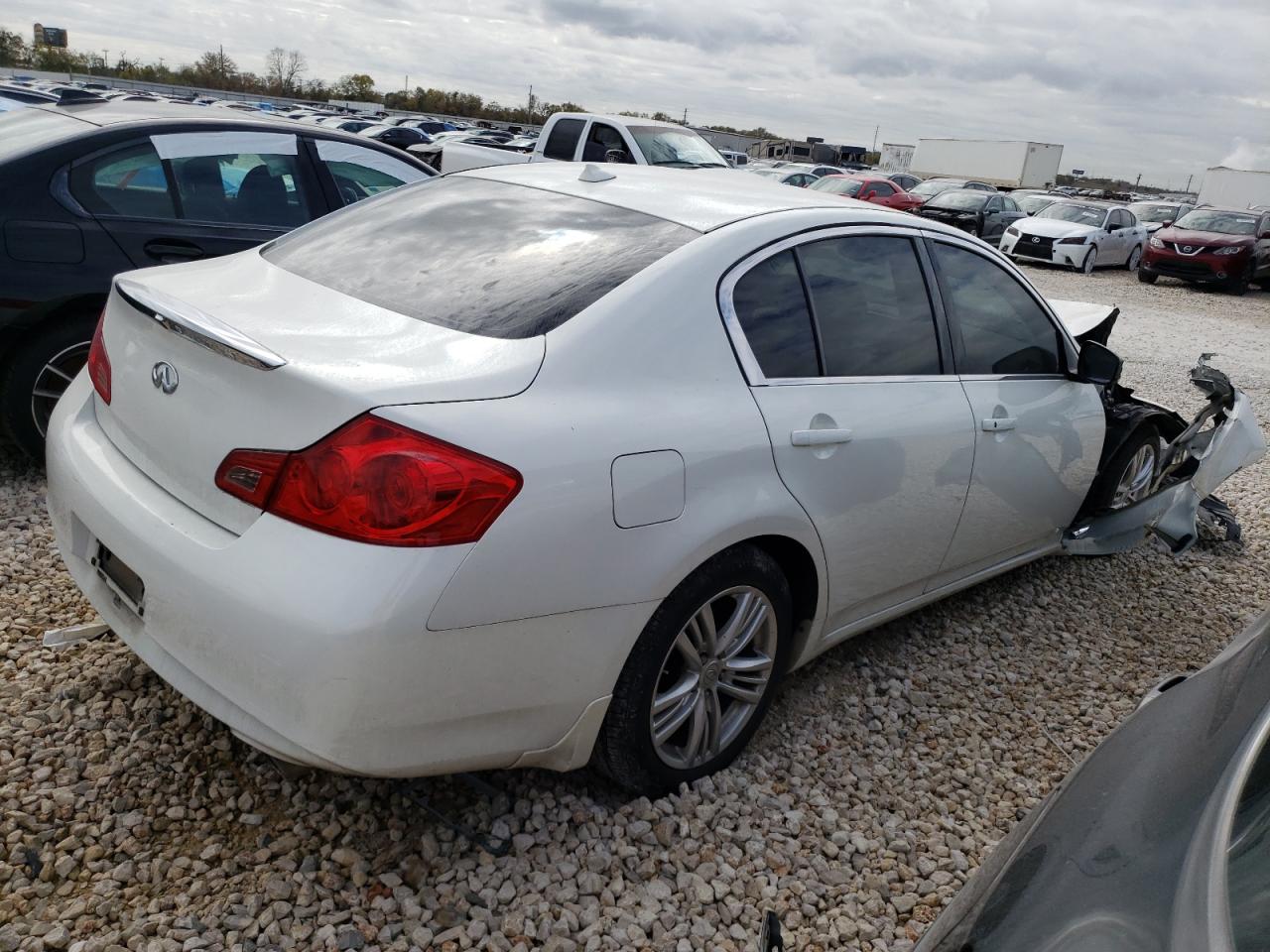 Image 3 of 2015 INFINITI Q40  2015 with VIN JN1CV6AR3FM523418