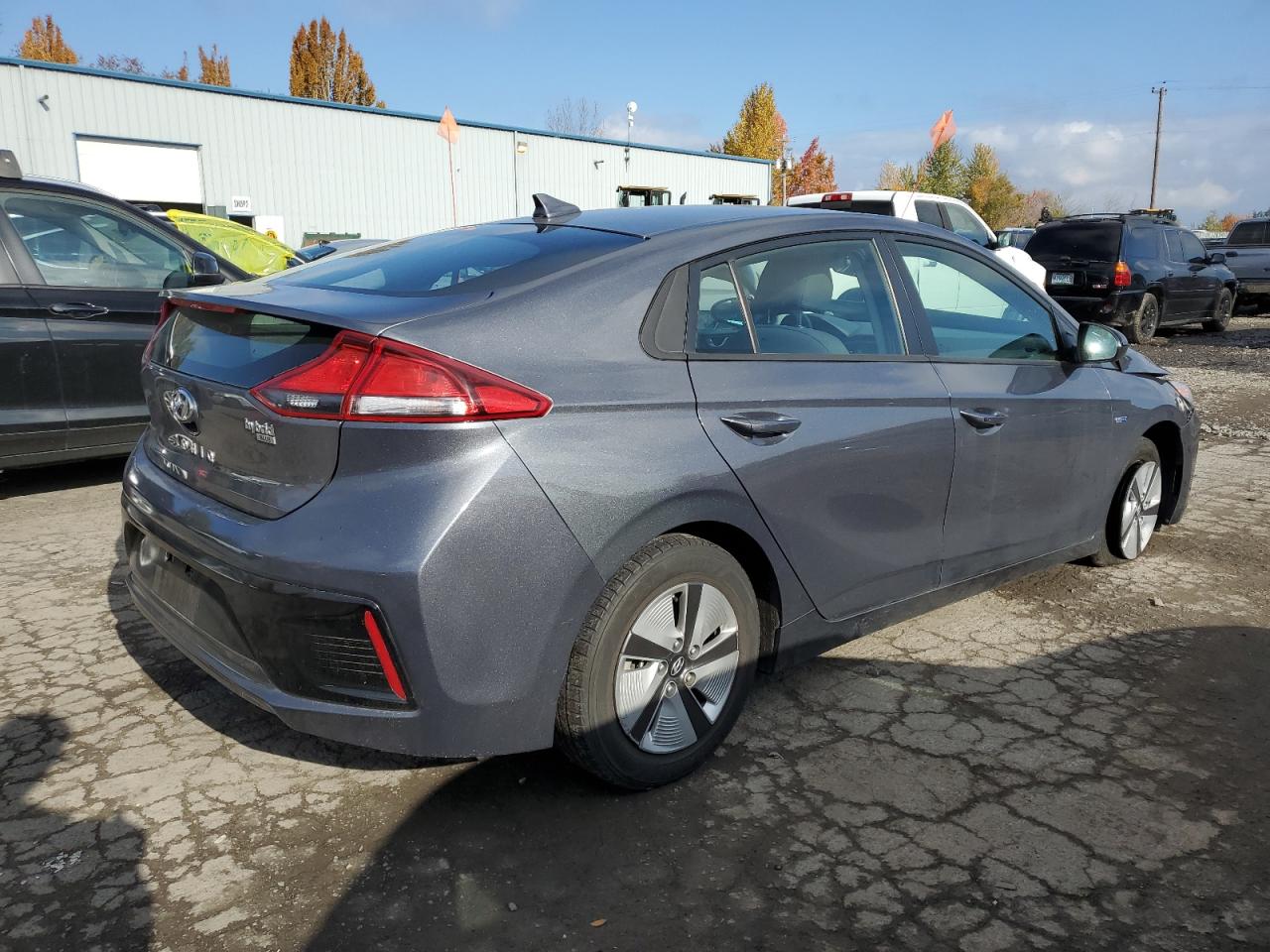 Image 3 of 2019 HYUNDAI IONIQ BLUE 2019 with VIN KMHC65LC2KU163822